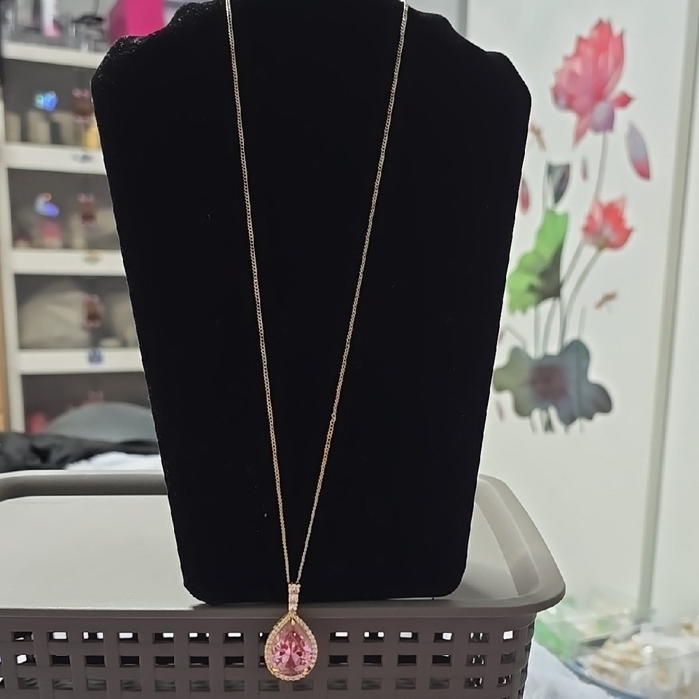 Elegant Pink Teardrop Pendant Necklace